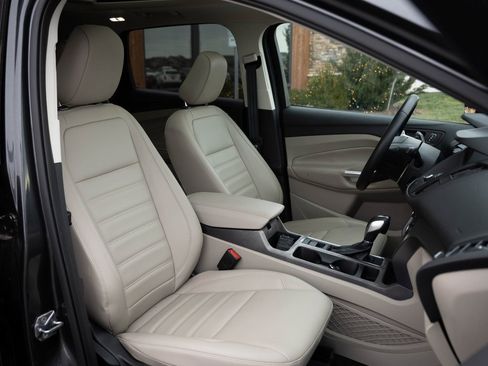 Used 2019 Ford Escape SEL image 31