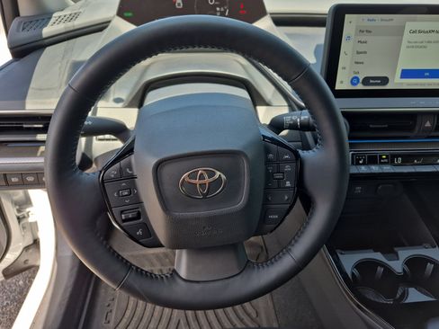 Used 2024 Toyota Prius XLE FWD image 9