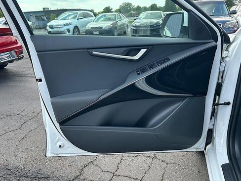 New 2025 Kia Niro EX image 12