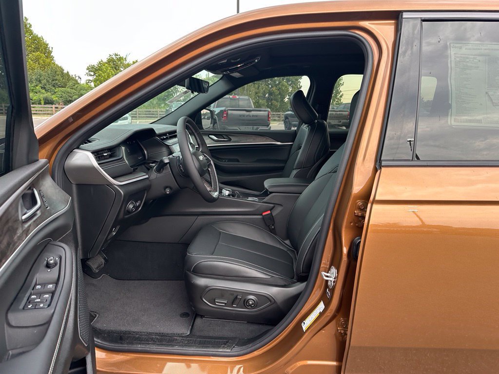 New 2027 Jeep Grand Cherokee Limited AWD/4WD image 12