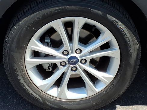 Used 2018 Ford Escape SE w/ SE Sync 3 Package FWD image 9