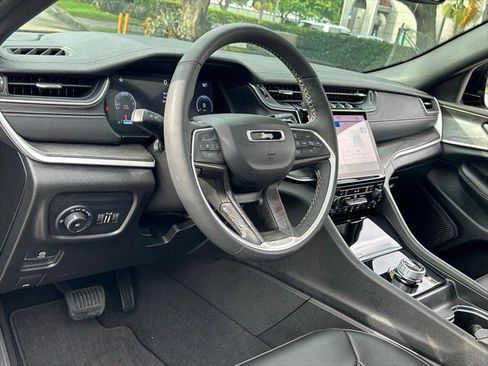 Certified 2024 Jeep Grand Cherokee Limited w/ Black Appearance Package image 49