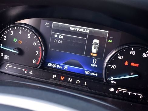 Used 2024 Ford Explorer XLT w/ Equipment Group 202A AWD/4WD image 12