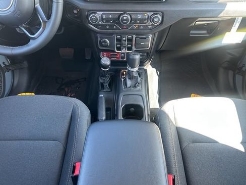 New 2026 Jeep Gladiator Sport AWD/4WD image 17