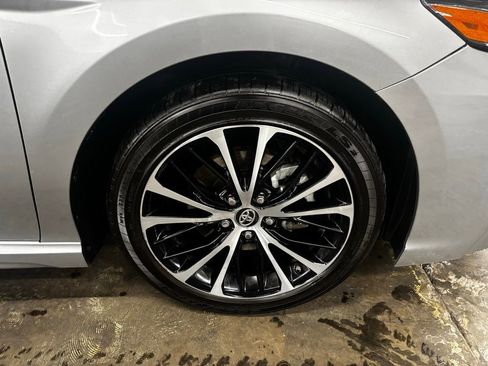 Used 2019 Toyota Camry SE image 9