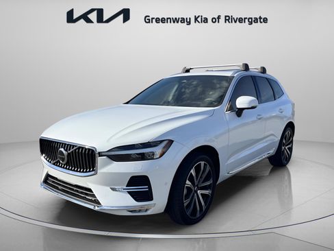 Used 2023 Volvo XC60 B5 Ultimate image 3