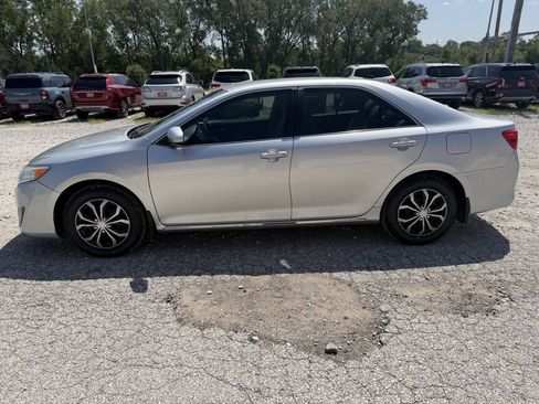 Used 2012 Toyota Camry LE FWD image 6