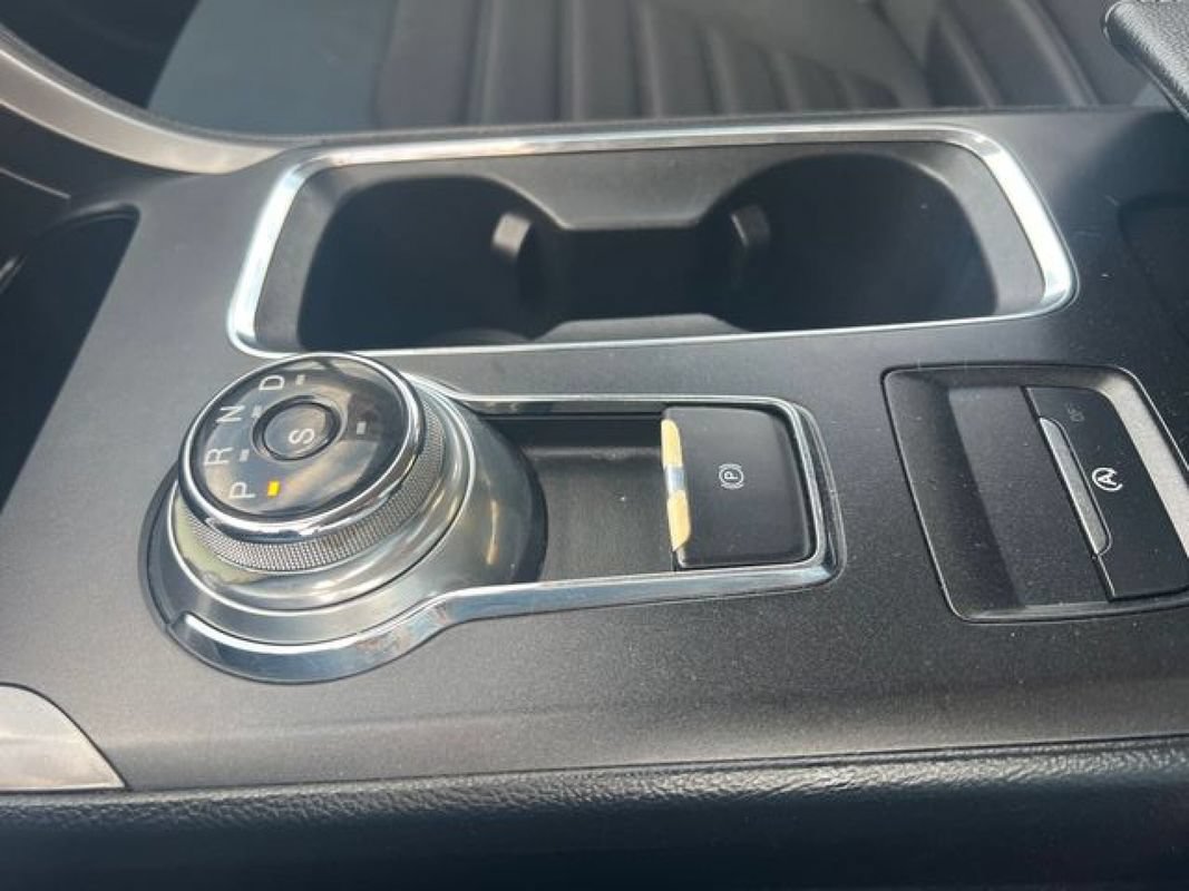 Used 2019 Ford Fusion SE FWD image 17