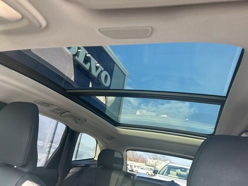 Certified 2025 Volvo XC60 B5 Plus w/ Climate Package image 27