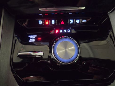 Used 2025 Jeep Wagoneer L Series II w/ 8-pass Seating Package image 25