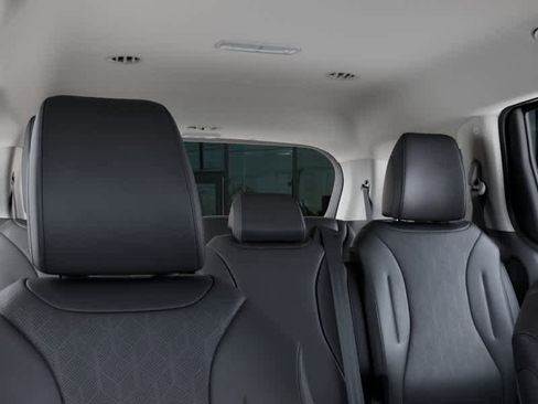 New 2026 Kia Carnival EX image 27