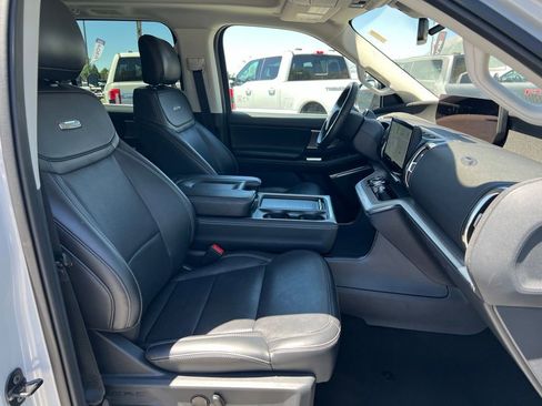 Used 2025 Ford Expedition Platinum AWD/4WD image 15