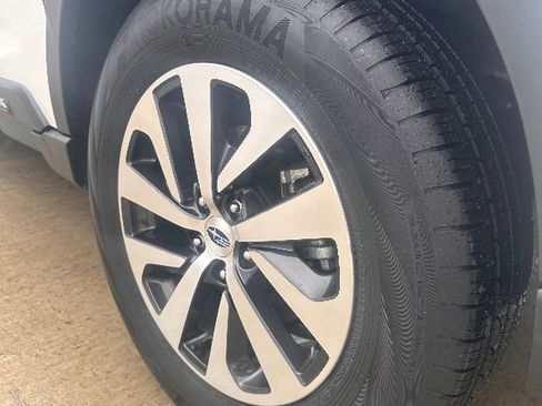 Used 2025 Subaru Outback Premium w/ Popular Package #1A image 9