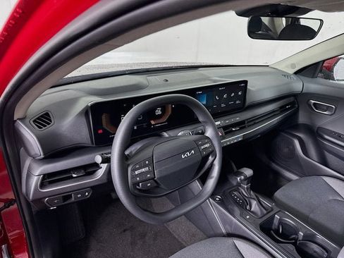 New 2025 Kia K4 LXS image 9