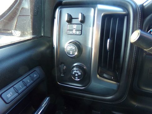 Used 2018 Chevrolet Silverado 1500 LTZ Z71 w/ Redline Edition image 9