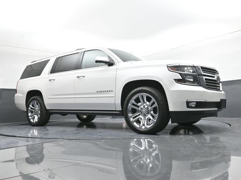 Used 2020 Chevrolet Suburban Premier w/ Premier Plus Edition image 32
