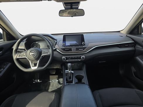 Used 2025 Nissan Altima 2.5 SV AWD/4WD image 9
