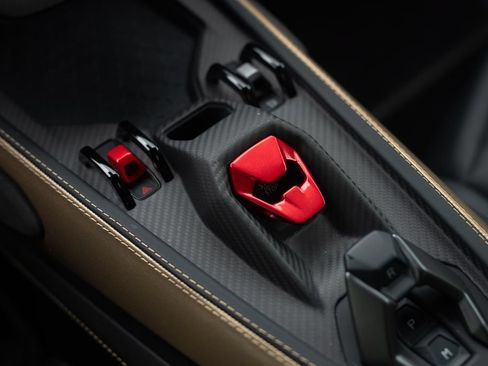 Used 2024 Lamborghini Revuelto AWD/4WD image 32