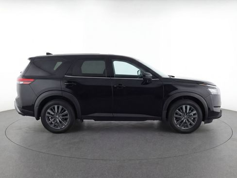 Used 2024 Nissan Pathfinder S FWD image 11