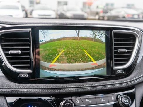 New 2026 Chrysler Pacifica Limited w/ Uconnect Theater Family Group FWD image 18