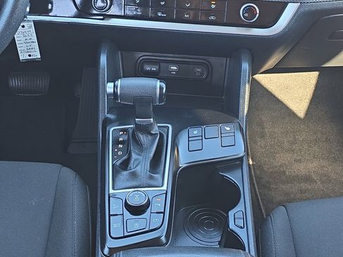 Used 2024 Kia Sportage LX image 23