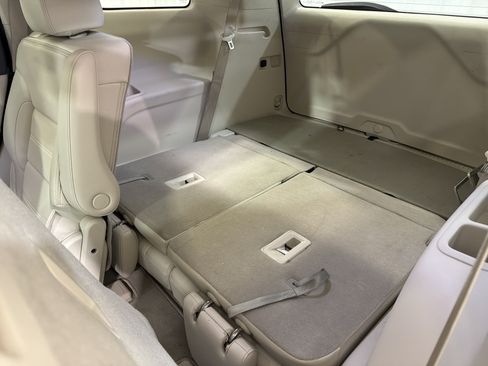 Used 2022 GMC Acadia Denali w/ Denali Technology Package FWD image 11