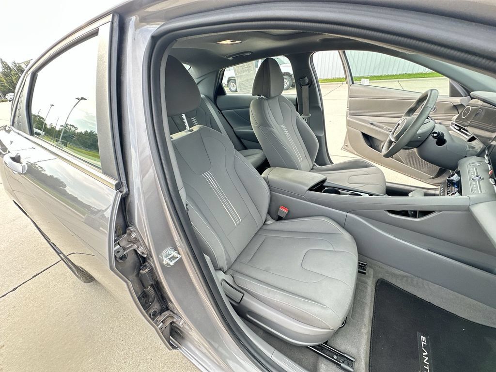 Used 2024 Hyundai Elantra SEL w/ Convenience Package FWD image 29