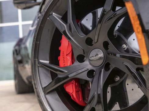 Used 2019 Aston Martin DBS Superleggera image 4