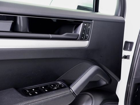 Used 2024 Porsche Cayenne image 20