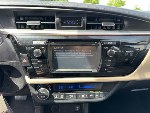 Used 2015 Toyota Corolla LE FWD image 14