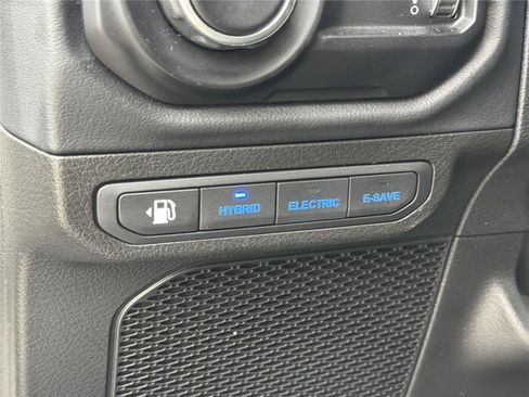 Used 2025 Jeep Wrangler Unlimited Sahara AWD/4WD image 32