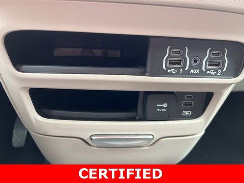 Certified 2022 Chrysler Pacifica Touring-L image 30