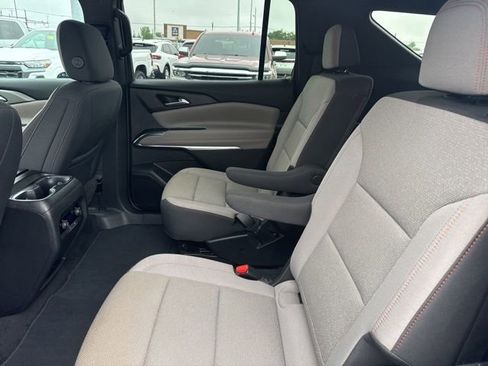 Used 2025 Chevrolet Traverse LT FWD image 30