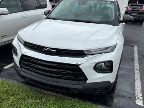 Used 2021 Chevrolet TrailBlazer LS FWD image 1