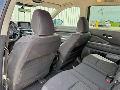 Used 2022 Nissan Pathfinder SV AWD/4WD image 13
