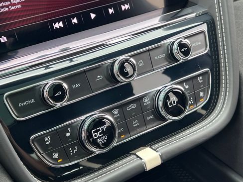 Used 2023 Bentley Bentayga Speed image 33