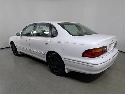 Used 1999 Toyota Avalon XL image 5