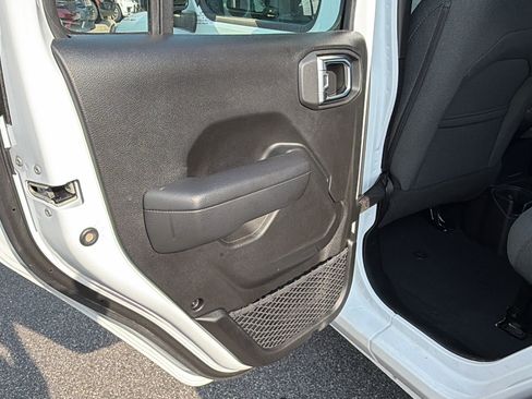 Used 2025 Jeep Wrangler Unlimited Sport AWD/4WD image 22