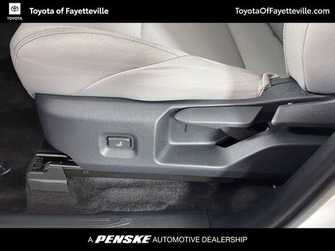 Certified 2025 Toyota Tacoma SR5 image 21