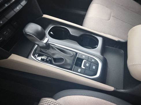 Used 2019 Hyundai Santa Fe SEL image 12