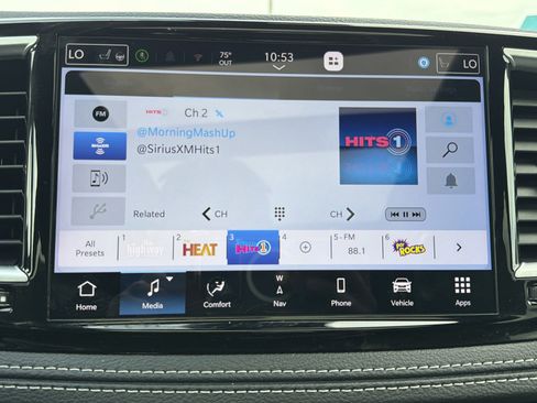 Used 2025 Chrysler Pacifica Limited AWD/4WD image 22