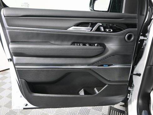 New 2026 Jeep Grand Wagoneer Summit w/ Premium Group III image 20