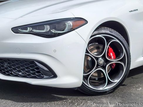 New 2025 Alfa Romeo Giulia AWD w/ Veloce Package AWD image 3