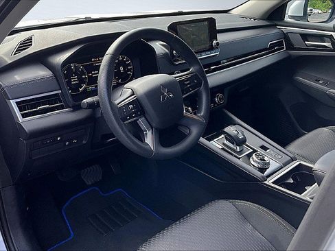 Used 2024 Mitsubishi Outlander ES AWD/4WD image 10