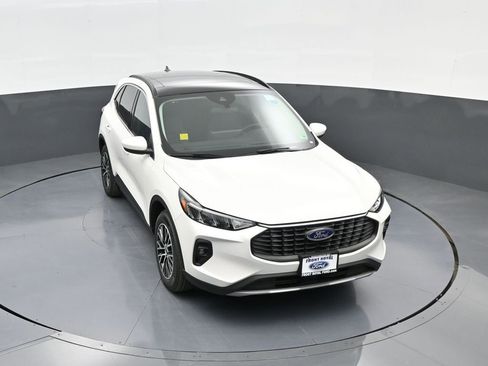 New 2025 Ford Escape SE image 24