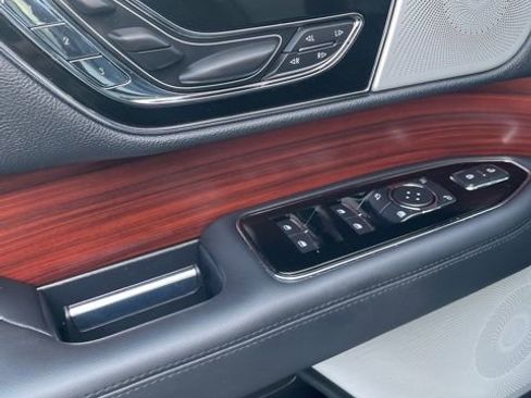 Used 2022 Lincoln Navigator Reserve image 9