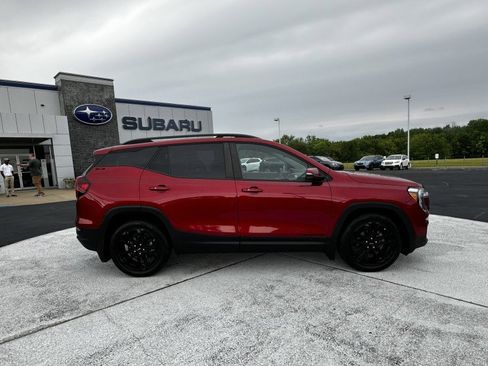 Used 2022 GMC Terrain SLE w/ Driver Convenience Package FWD image 8