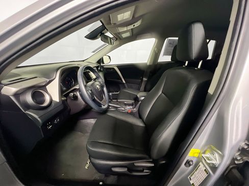 Used 2018 Toyota RAV4 LE image 13