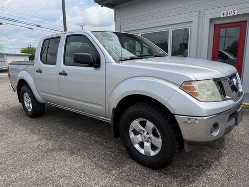 Used 2009 Nissan Frontier SE w/ SE Value Truck Pkg AWD/4WD image 7