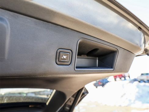 Used 2020 GMC Terrain SLE w/ Driver Convenience Package image 12